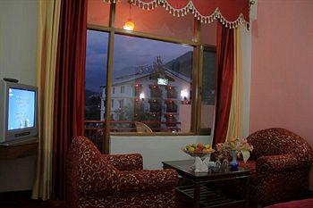 Chander Palace Manali  Ngoại thất bức ảnh
